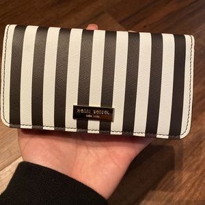Henri bendel wallet